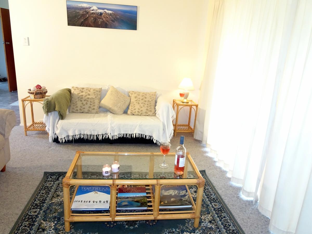 Smokebush Cottage - Holiday Home Exclusively Yours Turangi Exterior photo